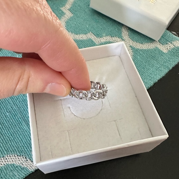 18k White Gold rope ring with CZ - Picture 1 of 7